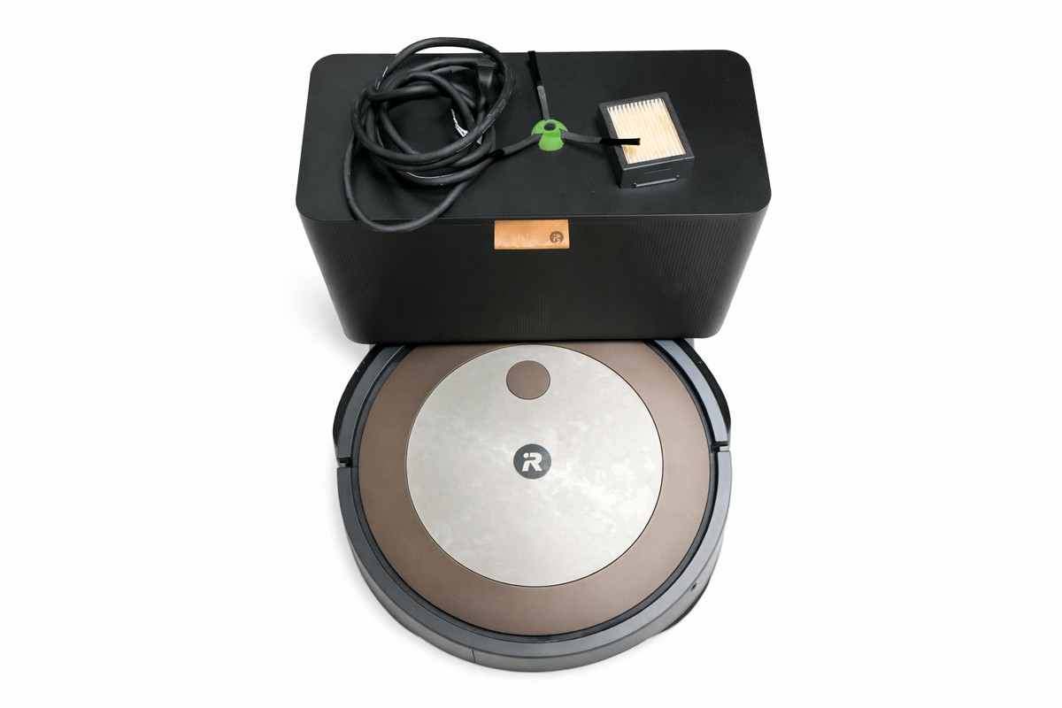 iRobot Roomba j7 Robot Vacuum